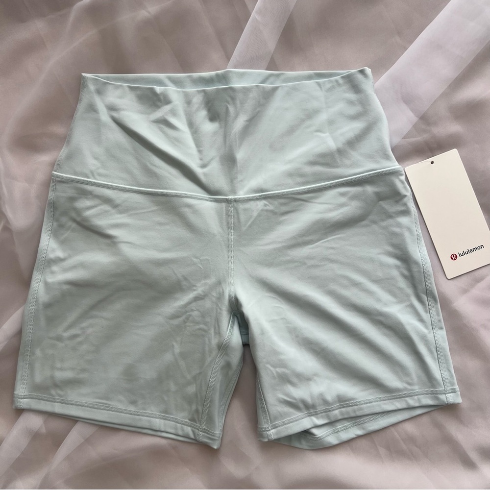 Lululemon Align High-Rise Short 6"
Mint Breeze
Size 10